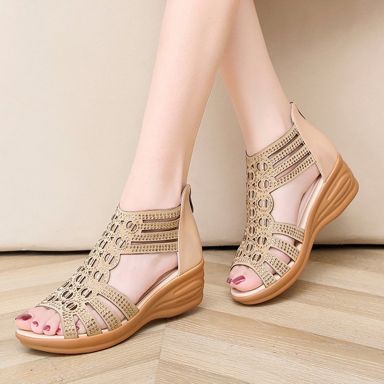 Keilsandalen mit Fischmaul-Design