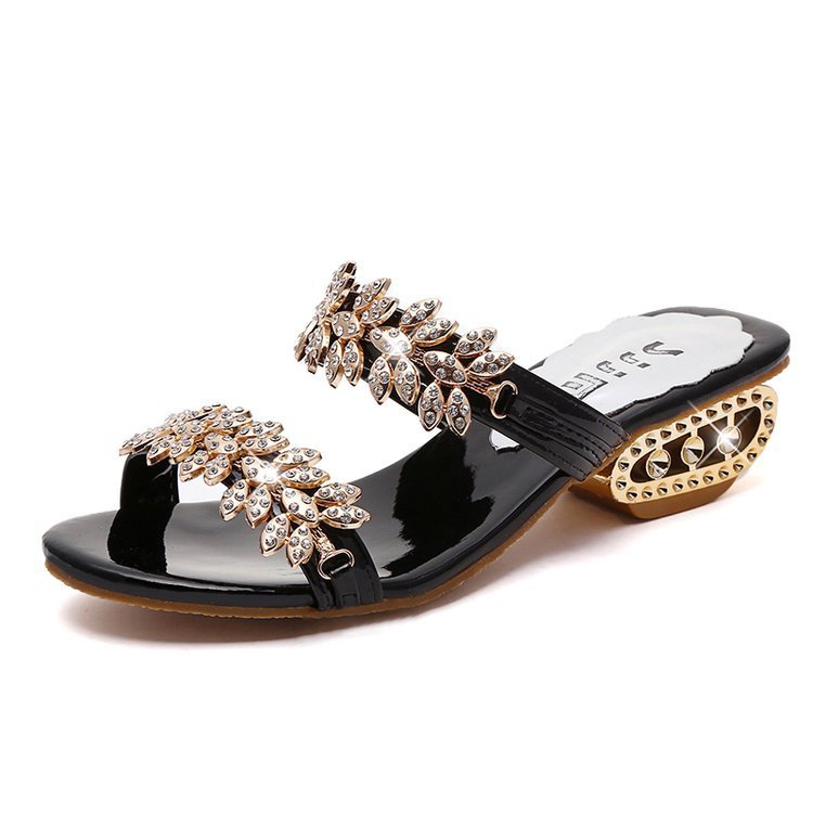 Rutschfeste Sandalen mit mittelhohem Absatz und Strasssteinen