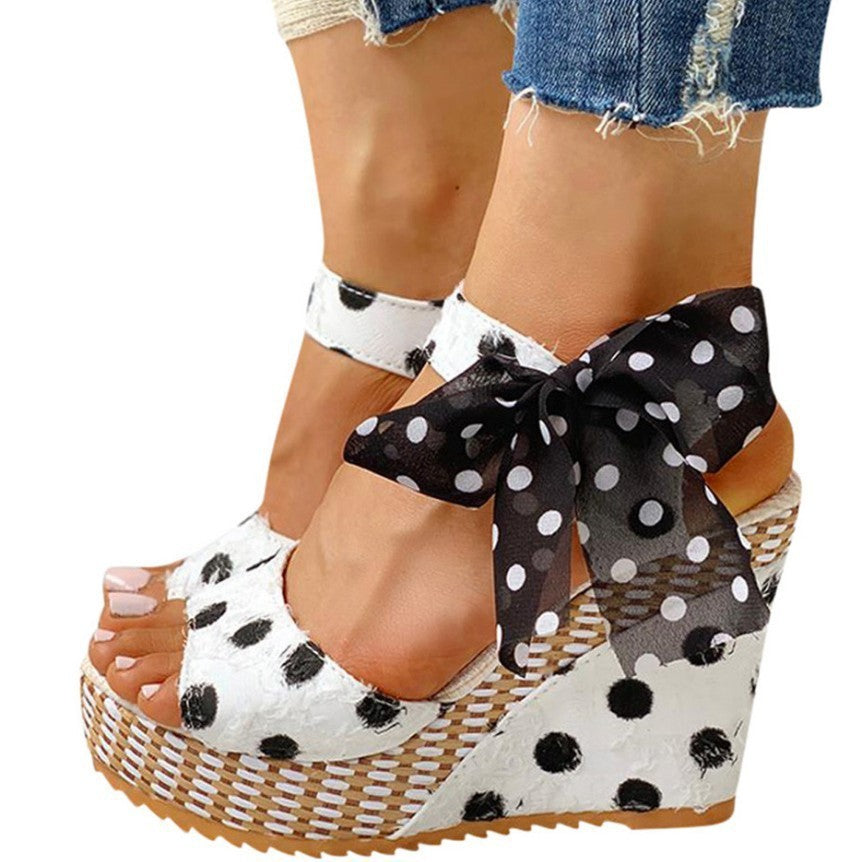 Keilabsatz Schnalle Punkte Sandalen