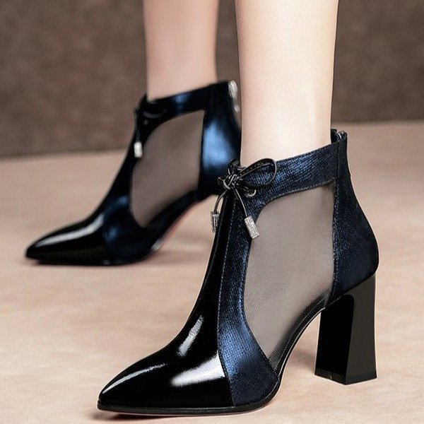 Damen-Sandalen mit hohlem, dickem Absatz und Farbabstimmung