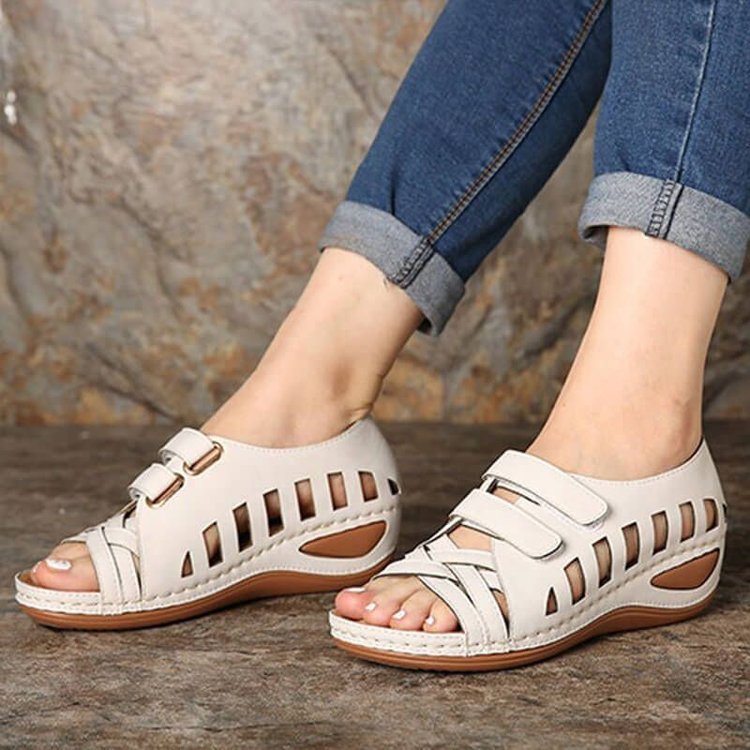 Einfarbige Damen-Sandalen mit Hohldesign