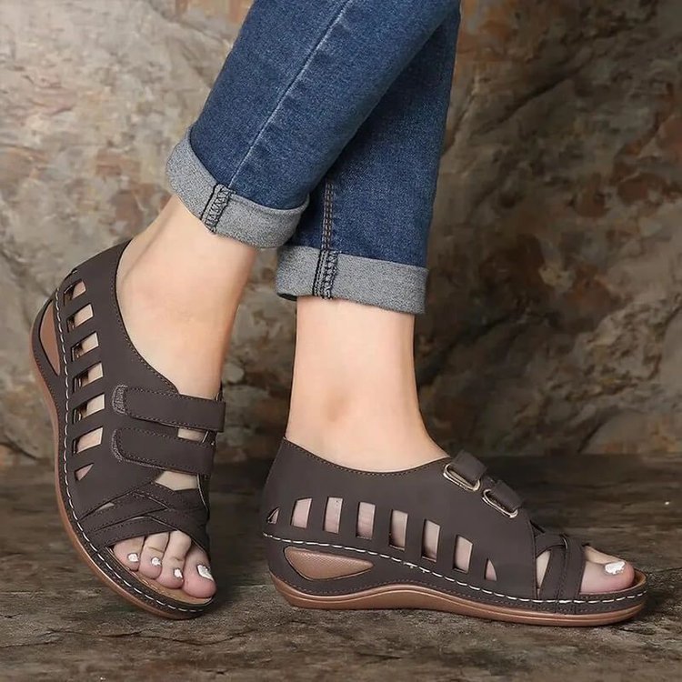 Einfarbige Damen-Sandalen mit Hohldesign