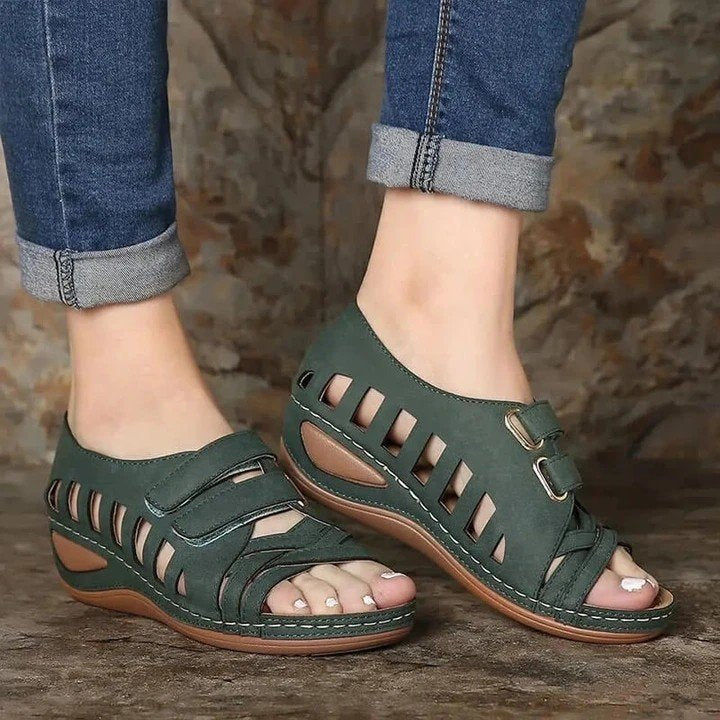 Einfarbige Damen-Sandalen mit Hohldesign