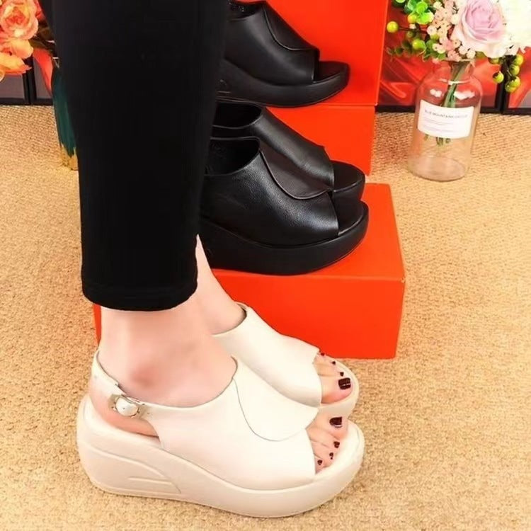 Sommertrend: Damen-Plateausandalen aus weichem Echtleder