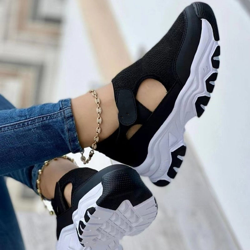Damen-Freizeitschuhe mit farblich abgestimmter dicker Sohle