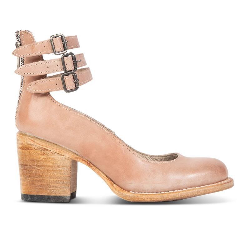 Lederschuh mit Absatz und doppeltem Riemen