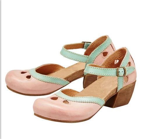 Durchbrochene Sandalen